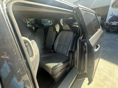2017 Kia Carnival SLi
