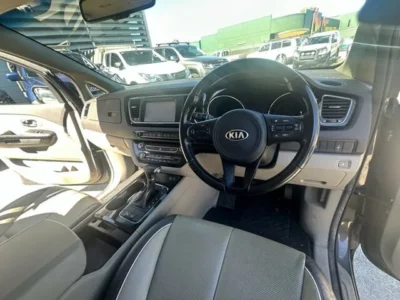 2017 Kia Carnival SLi