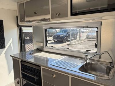 2018 Evolution Luxliner