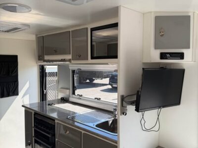 2018 Evolution Luxliner