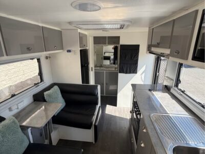 2018 Evolution Luxliner